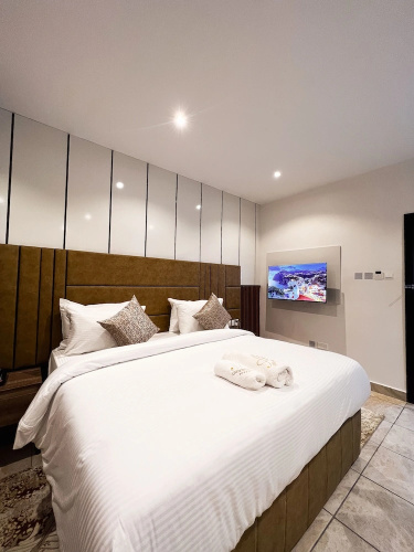 Adeloo Suites