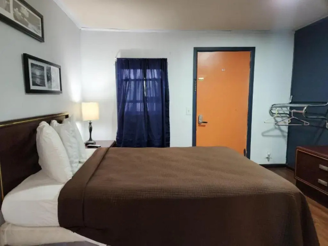 Country Club Inn