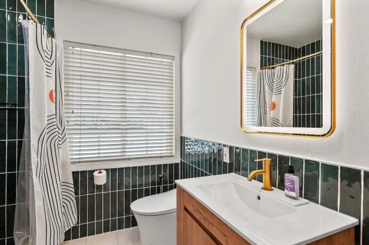 Private Room With Shared Bathroom