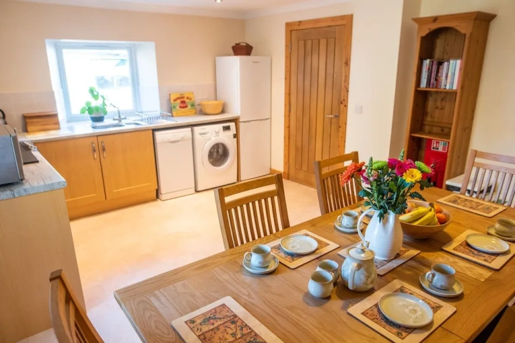3 Bedrooms Cottage