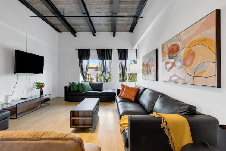 3 Bedrooms Executive Apartment with mountain view