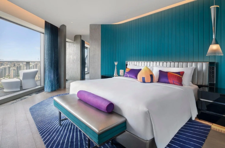 1 Bedroom Cozy Double Suite with balcony and with lake view