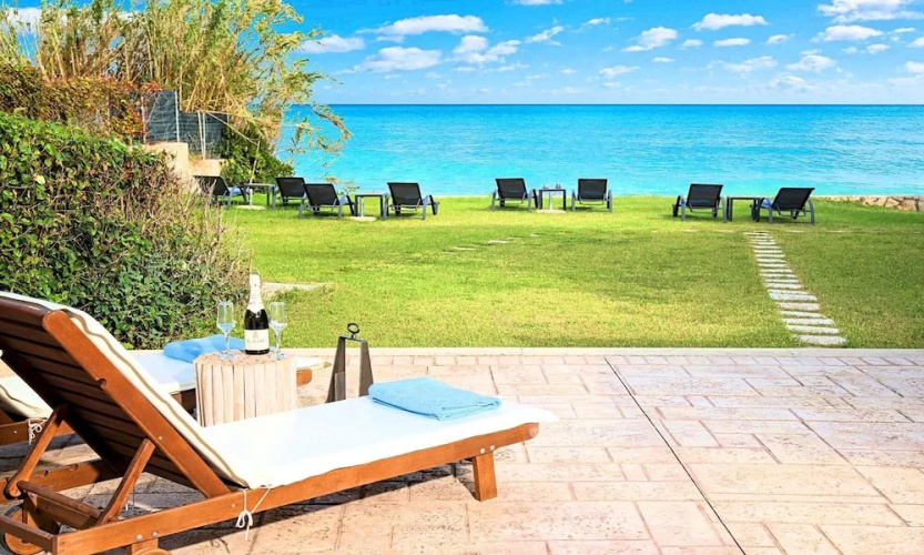 Psarou Beach House in Psarou