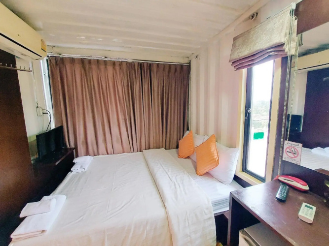 Retro Box Hotel