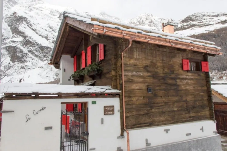 3 Bedrooms Chalet