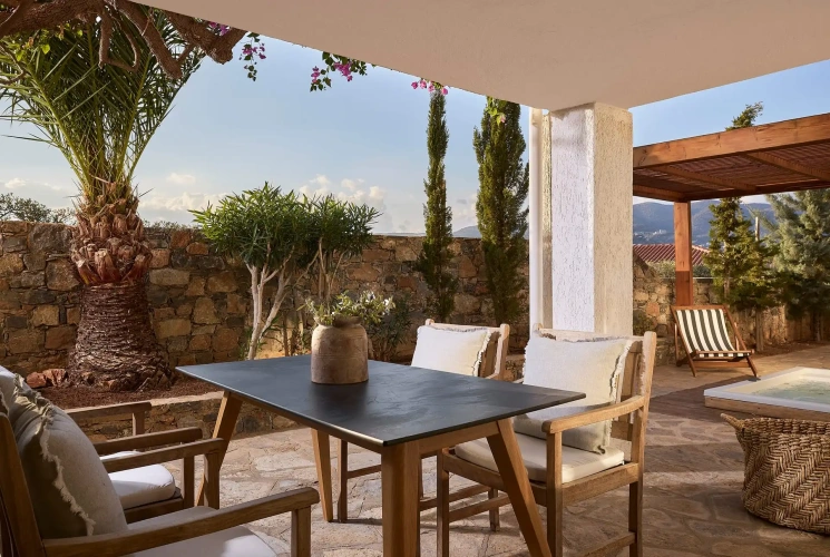 2 Bedrooms Outdoor Hot Tub Family Suite with garden view