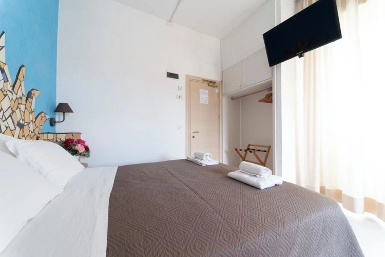 Standard Triple room with balcony and with sea view