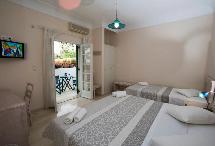 Standard Triple room