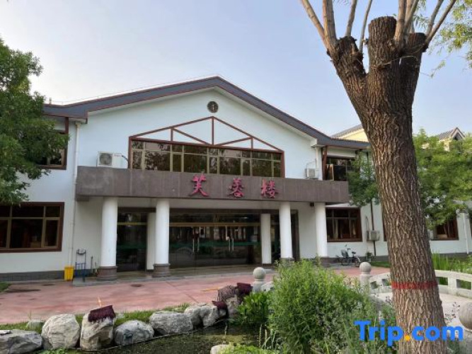 Lotus Daguanyuan Minsuzhai Hotel