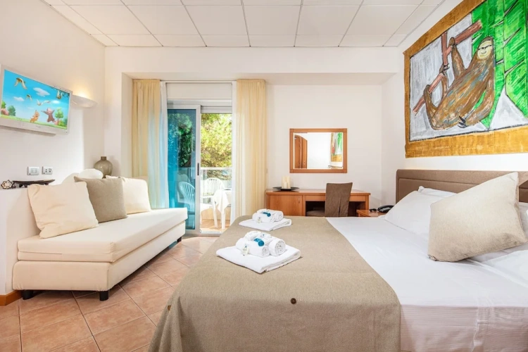 Standard Quadruple Family room with balcony