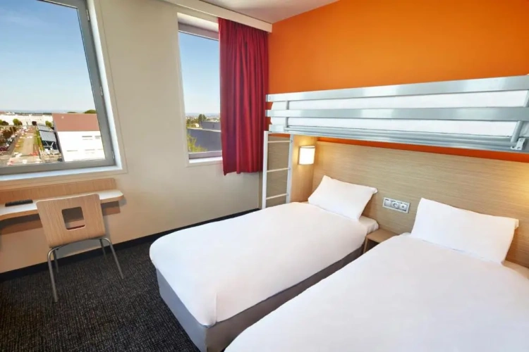 Standard Triple room