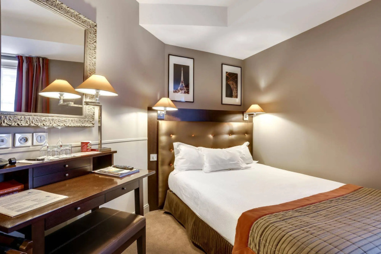 Le 12 Hotel
