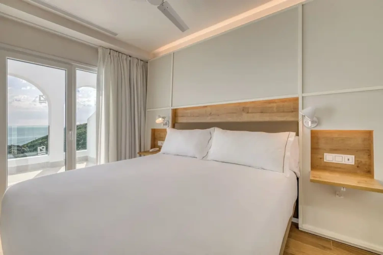 Superior Double room with balcony and with sea view