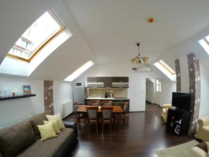 3 Bedrooms Apartment