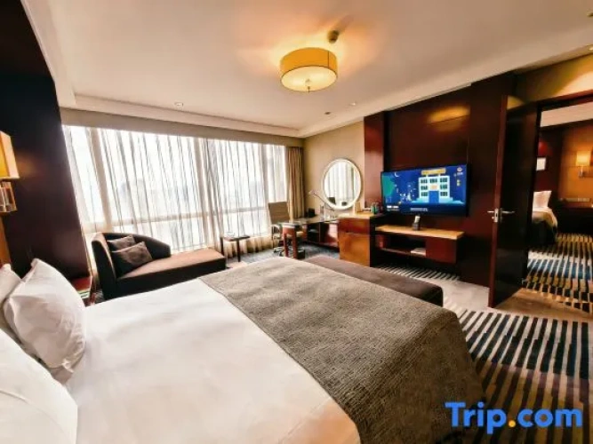 Deluxe Double room with city view