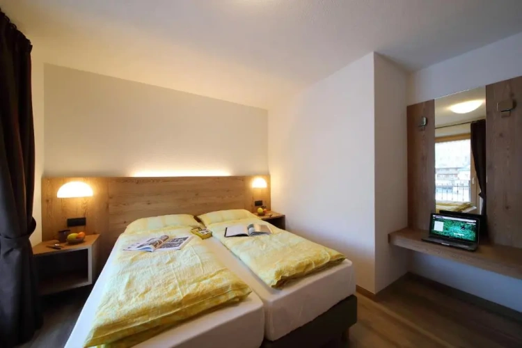3 Bedrooms Sextuple Family Apartment