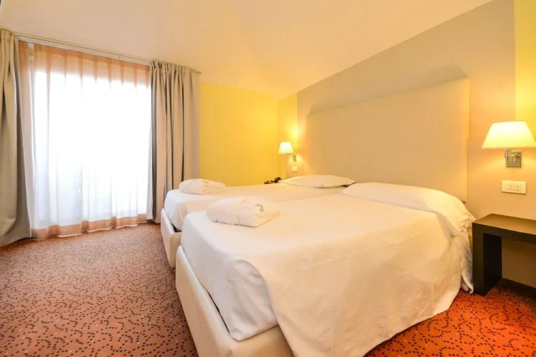 Standard Twin room with balcony
