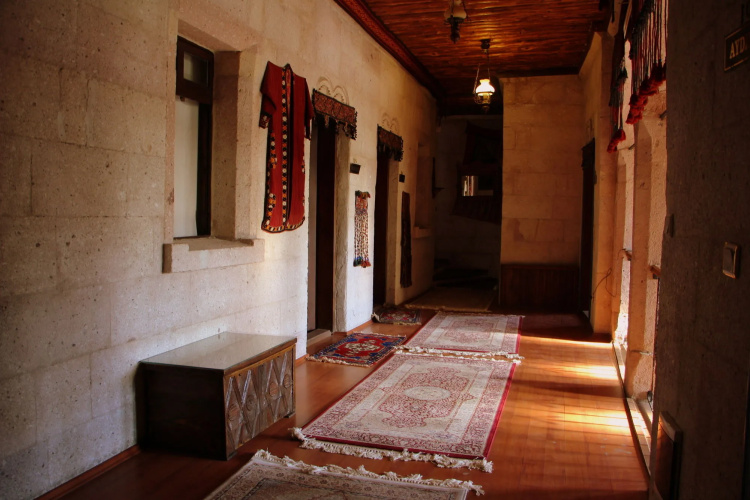 Oriental Cave Suites