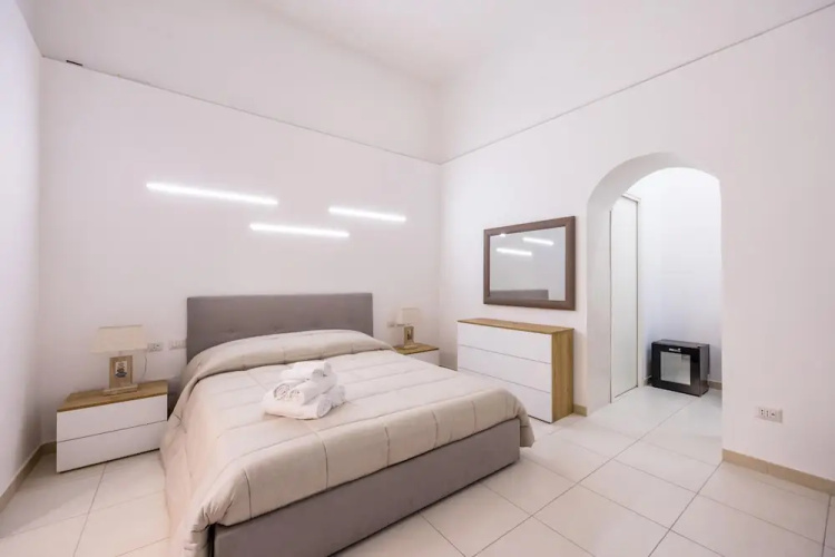Miracoli 60 in Naples