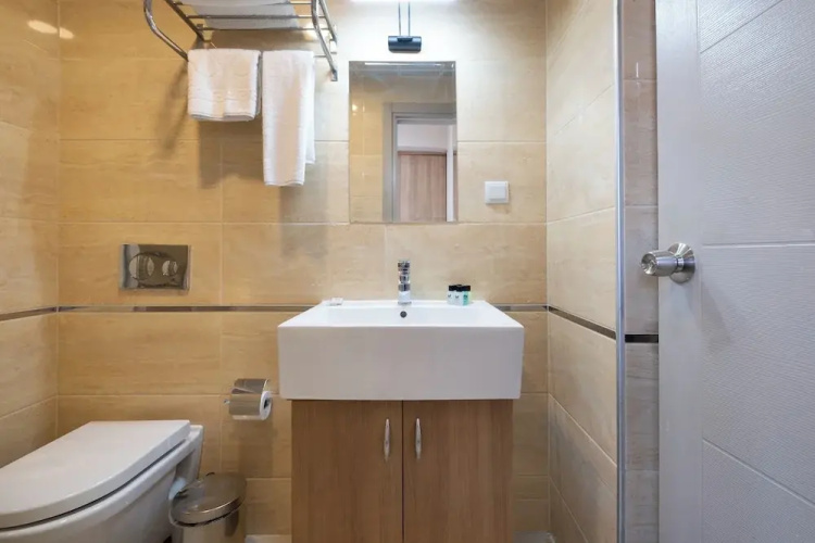 Lavin Hotel & Suites