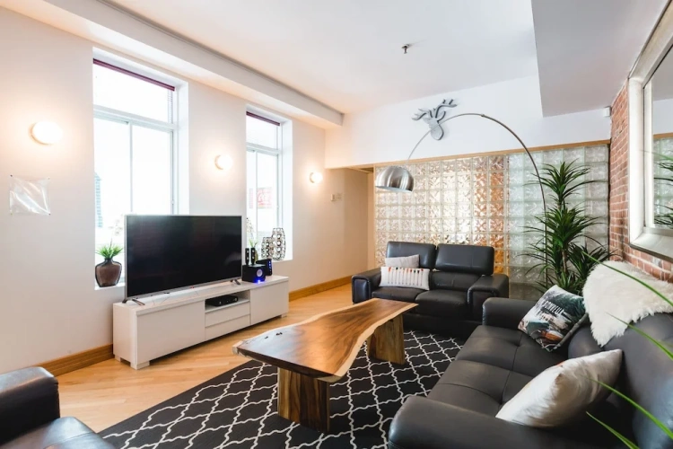 3 Bedrooms Apartment