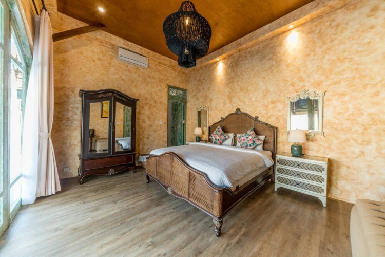 Villa Secret Estate