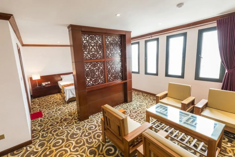 Hoang Trung Hotel