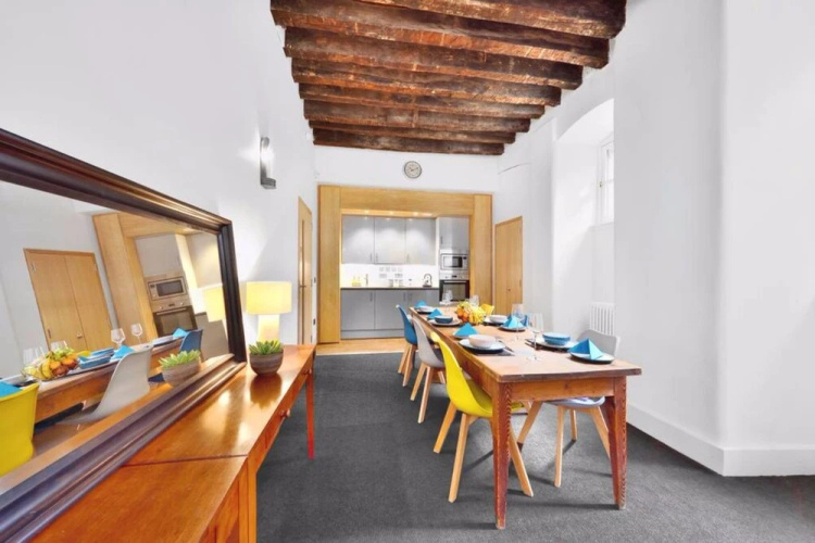 2 Bedroom Apartment on Royal Mile