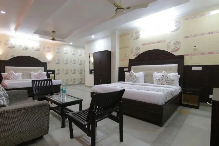 Hotel Raja's Palace
