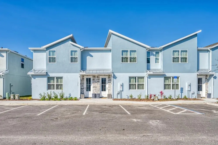 Affordable Luxury Home for 8 Guests Close to Parks