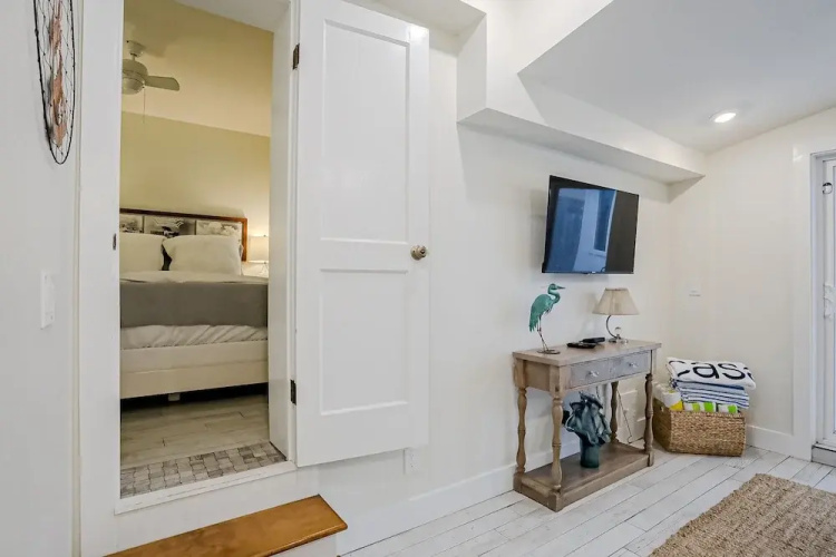 Bright 1940s Beach Cottage With Cabana Plus Private Pool