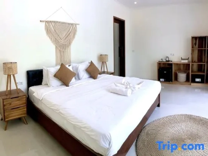 Suite with pool view