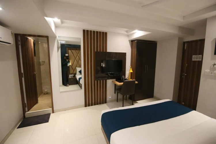 FabHotel Park Palace Mandvi
