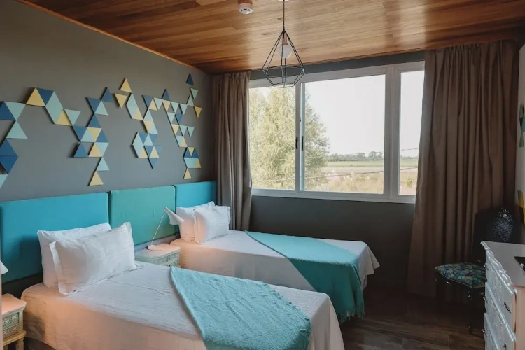 Comfort room with park view