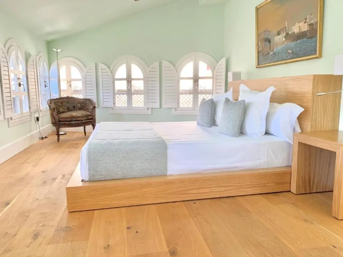 Deluxe Suite
