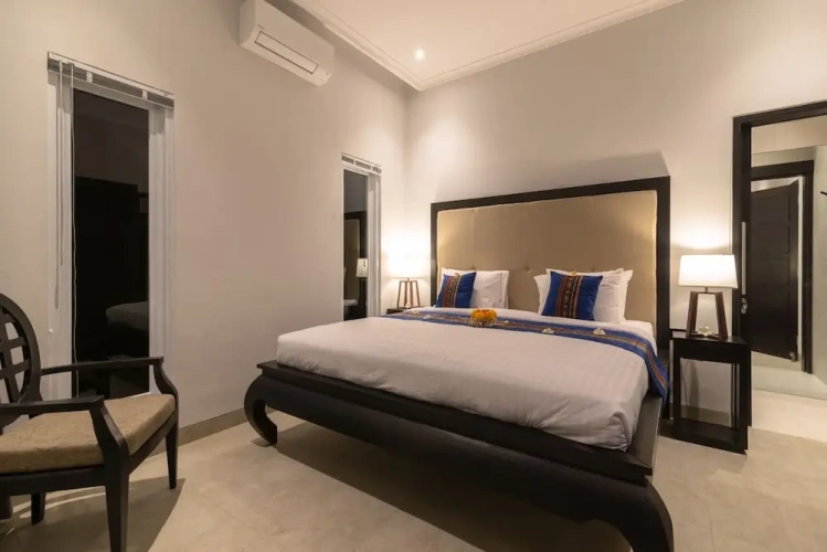 3 Bedrooms Villa beachfront