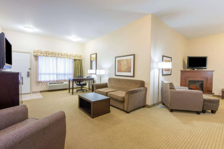 Ramada by Wyndham Wainwright