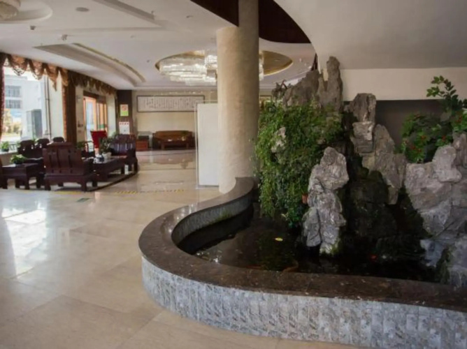 Qinyuan Holiday Hotel