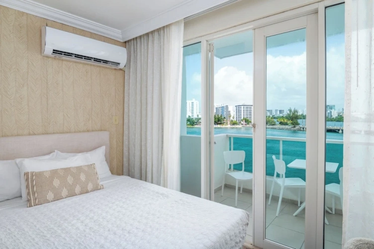 Deluxe Quadruple Studio with balcony and with bay view