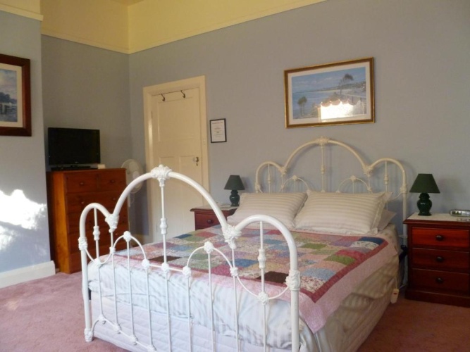 Standard Twin room with river view