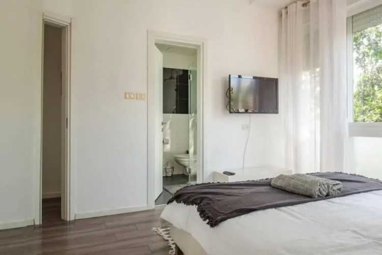 Gordon beach! 2 bedrooms great location