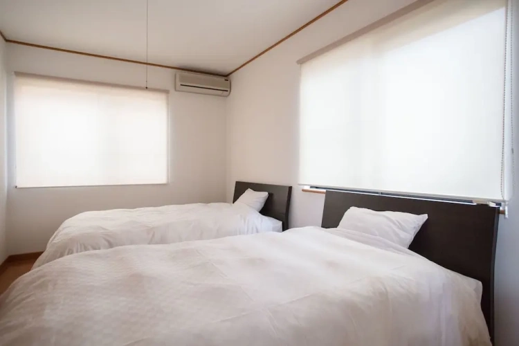 3 Bedrooms Cottage with balcony