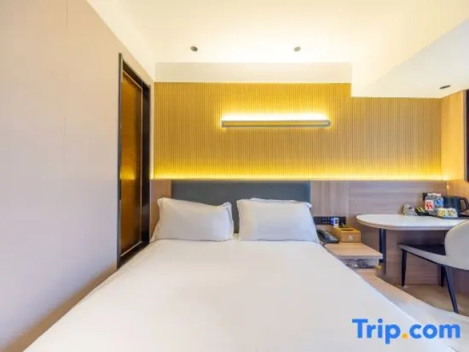 Standard Double room with city view