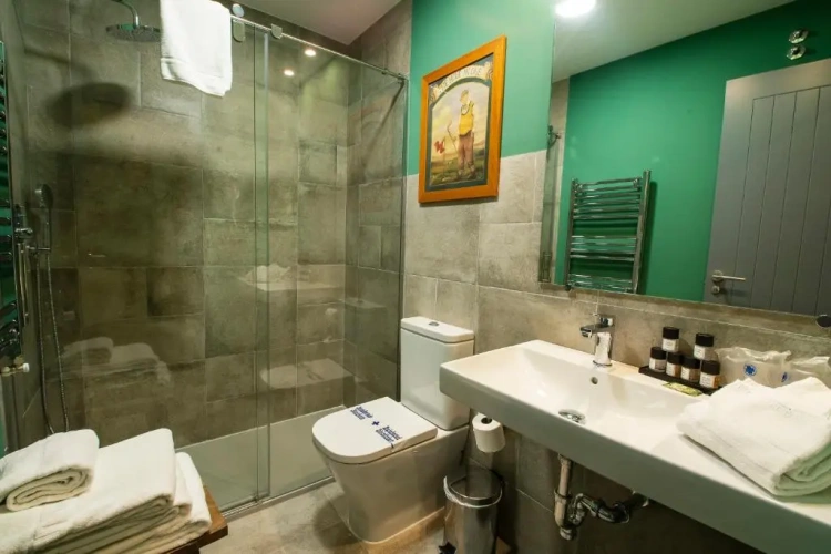 Classic Triple room with view