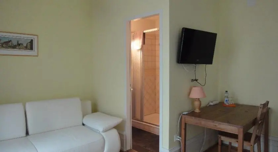3 Camere
