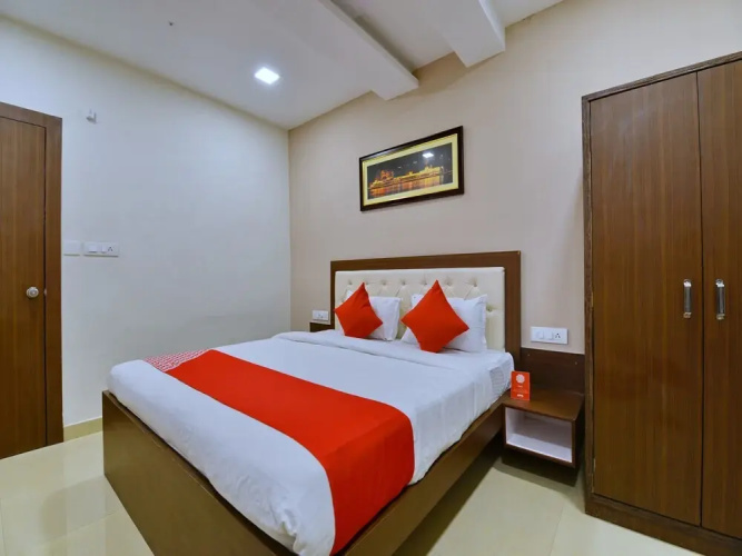 Crown Club by OYO Rooms