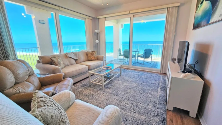 Standard Club room with ocean view