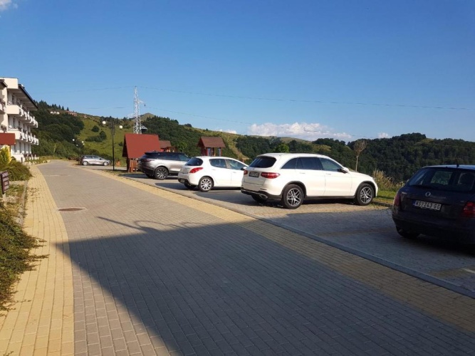 1 Bedroom Apartment with mountain view