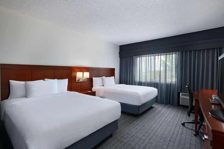 Courtyard by Marriott Dallas Arlington/Entertainment Dist