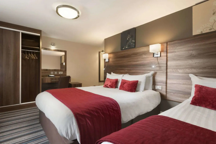 Riverside Hotel
